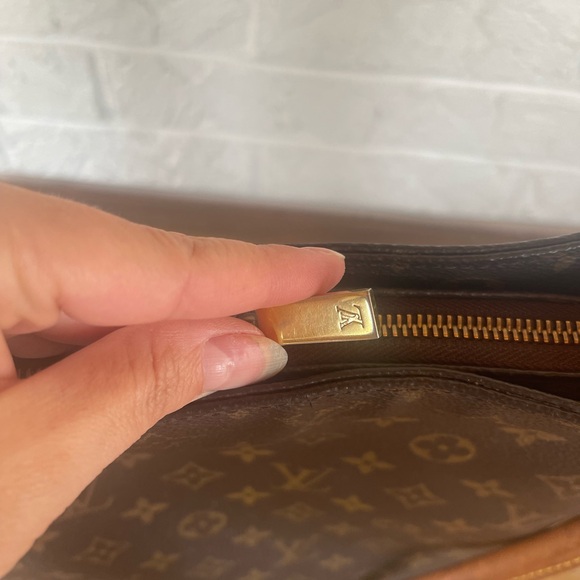 Louis Vuitton  Monogram Looping GM Shoulder Bag - Picture 3 of 15